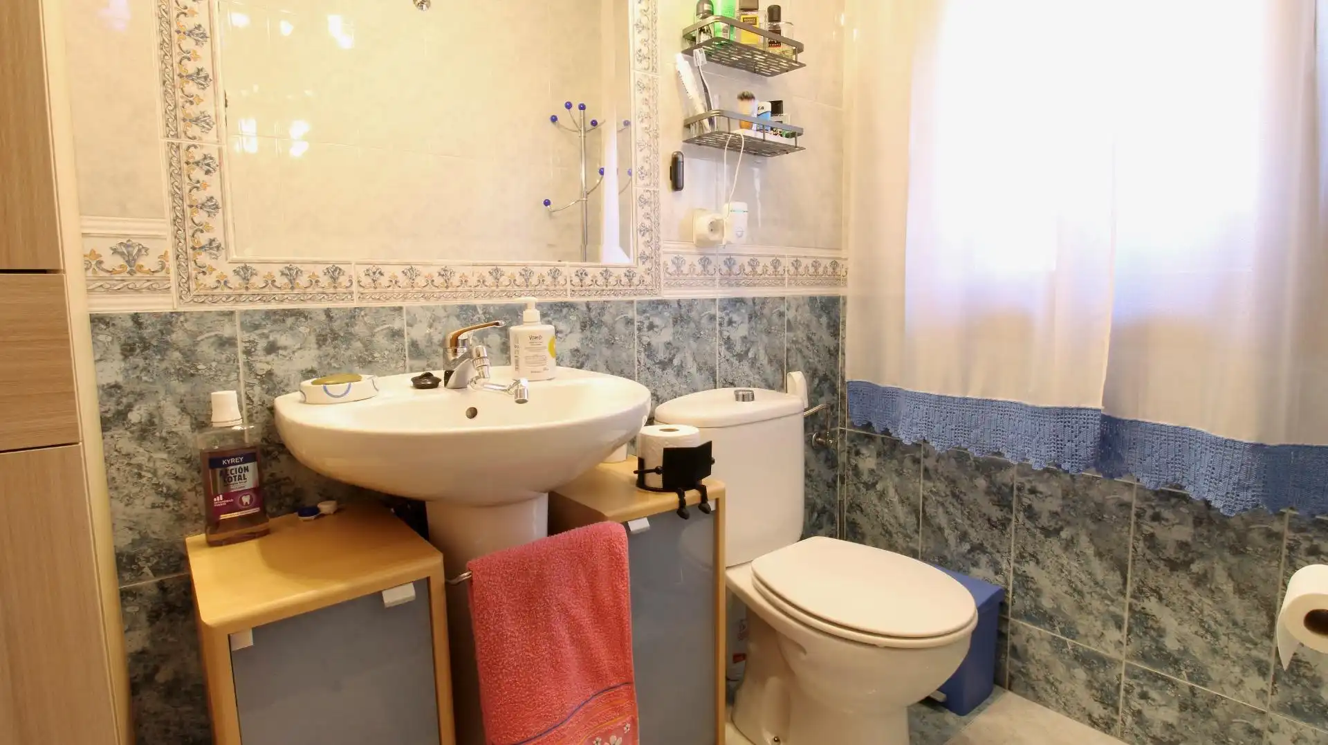 Baño de Casa adosada en venta en Vegas del Genil con Aire acondicionado, Calefacción y Terraza