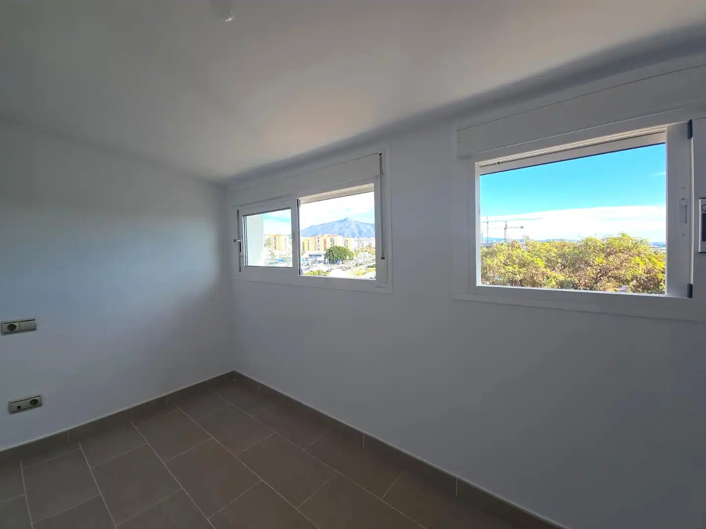 Habitación de Dúplex en venta en Marbella con Aire acondicionado, Calefacción y Trastero