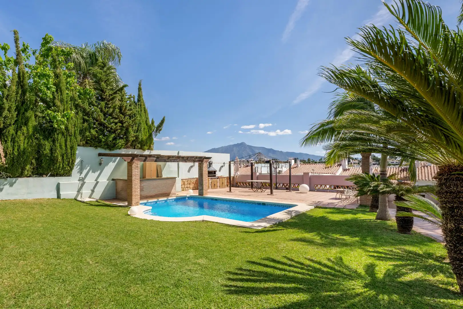 Chalet con piscina en venta en 44 Calle Pico del Naranco, imagen 15