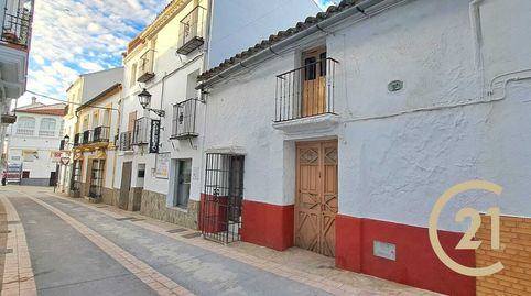 ✨Auténtico edificio de pueblo con doble acceso real, tres plantas comunicadas y posibilidad de terraza panorámica .