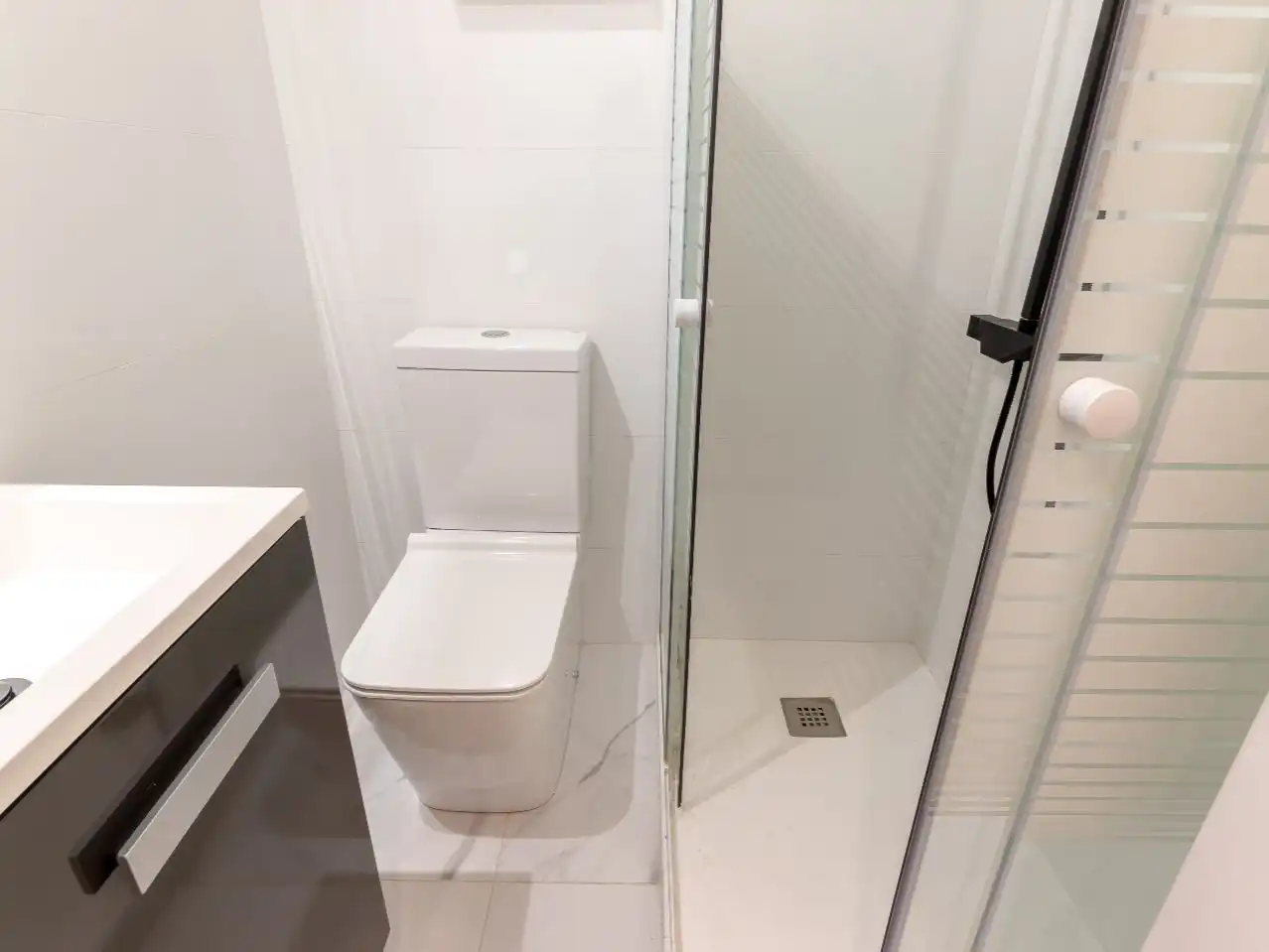 Bathroom of Flat for share in Bilbao   with Heating, Oven and Washing machine