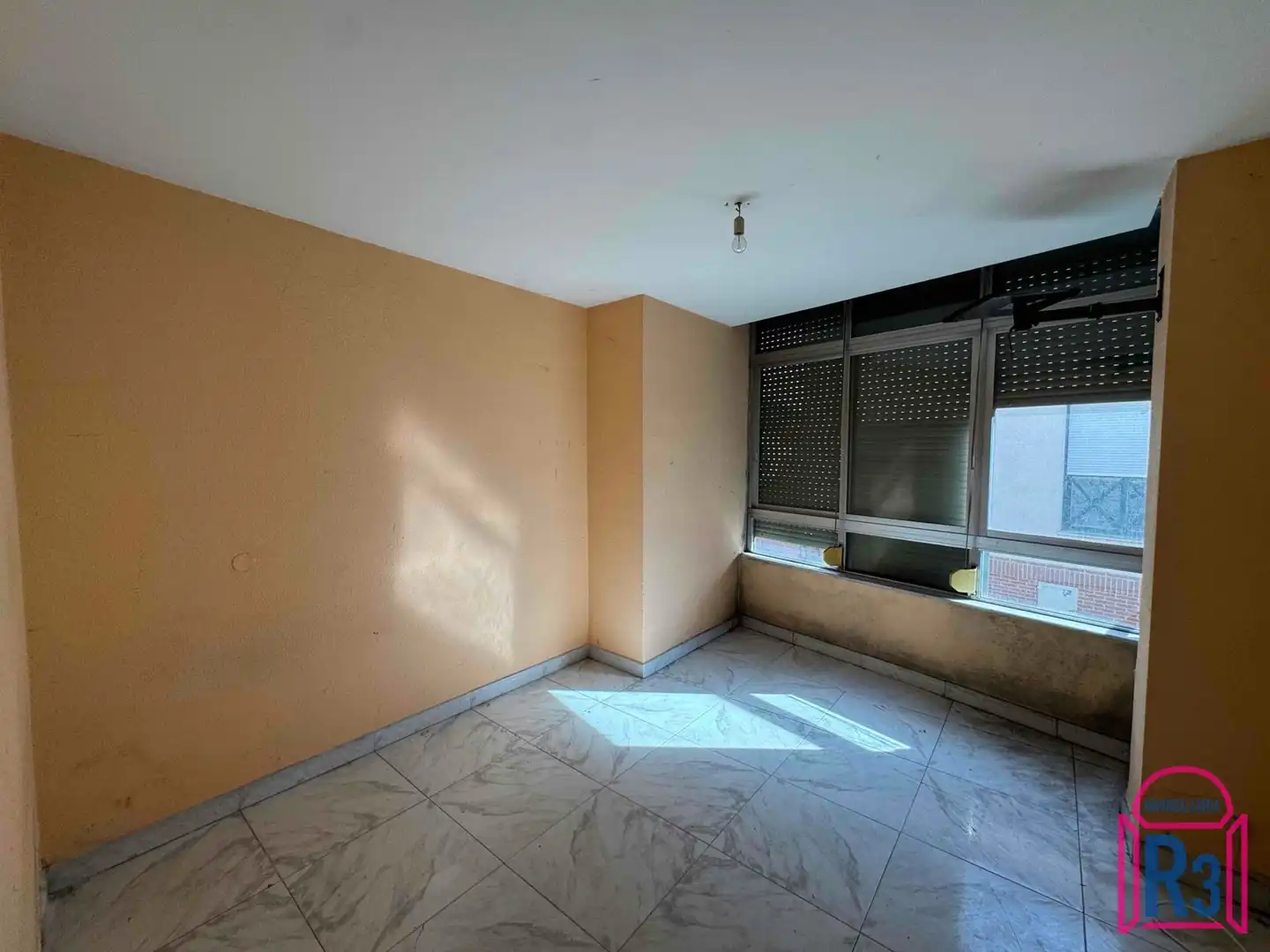 Bedroom of Buildings for sale in San Andrés del Rabanedo