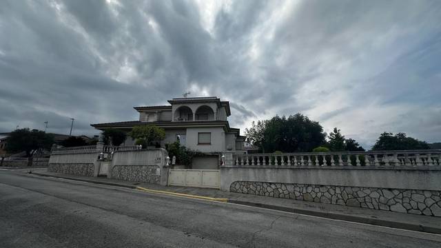 Casa-chalet en Venta en Breda