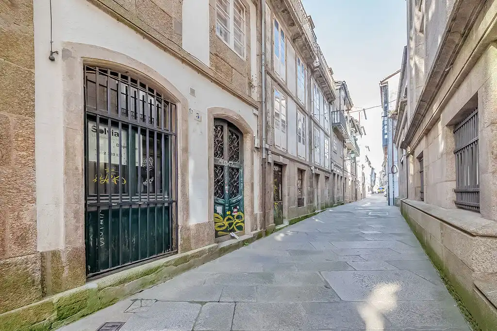 Vista exterior de Local en venda en Santiago de Compostela 