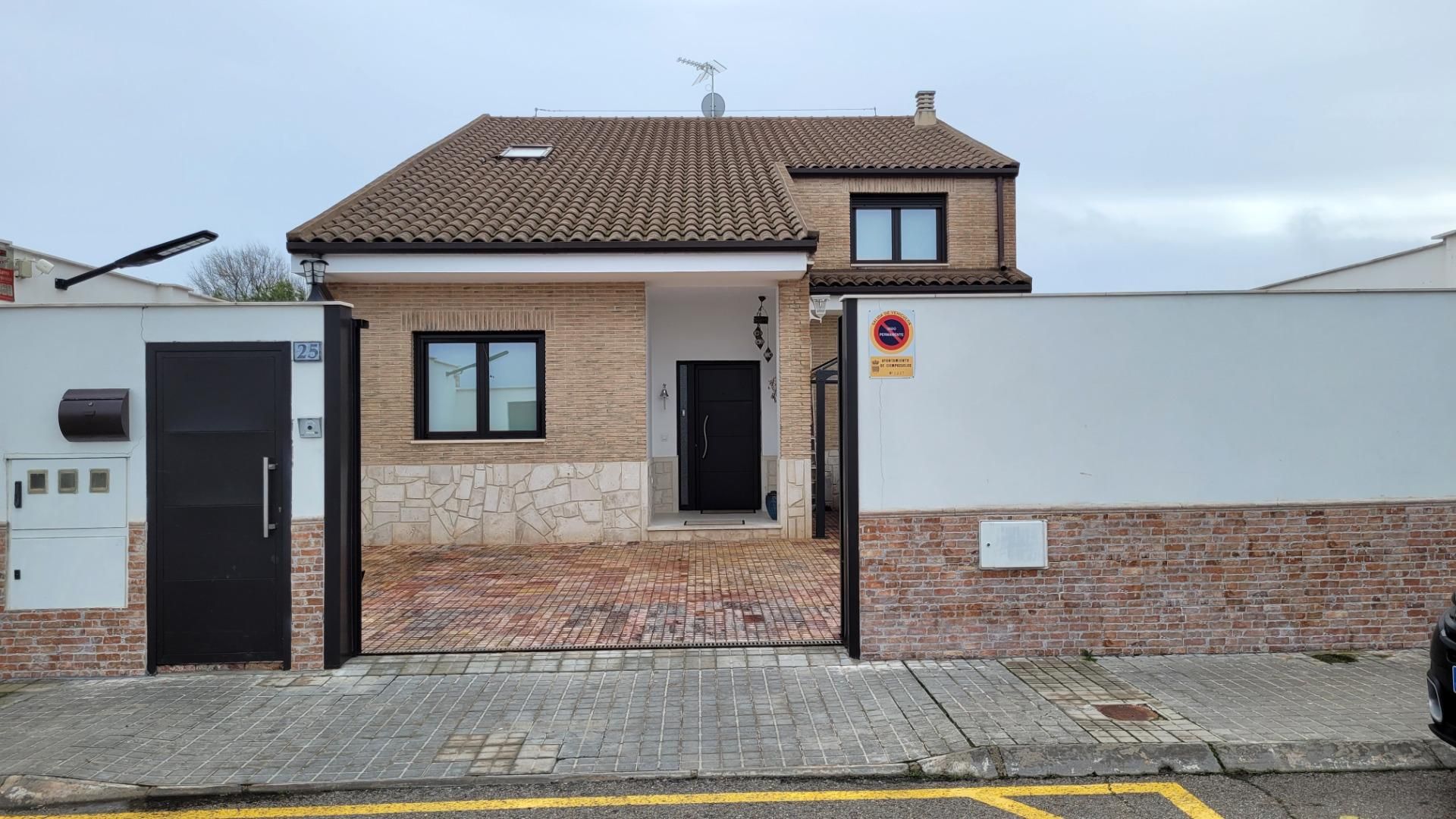 Vista exterior de Casa o chalet en venta en Ciempozuelos con Aire acondicionado, Terraza y Trastero