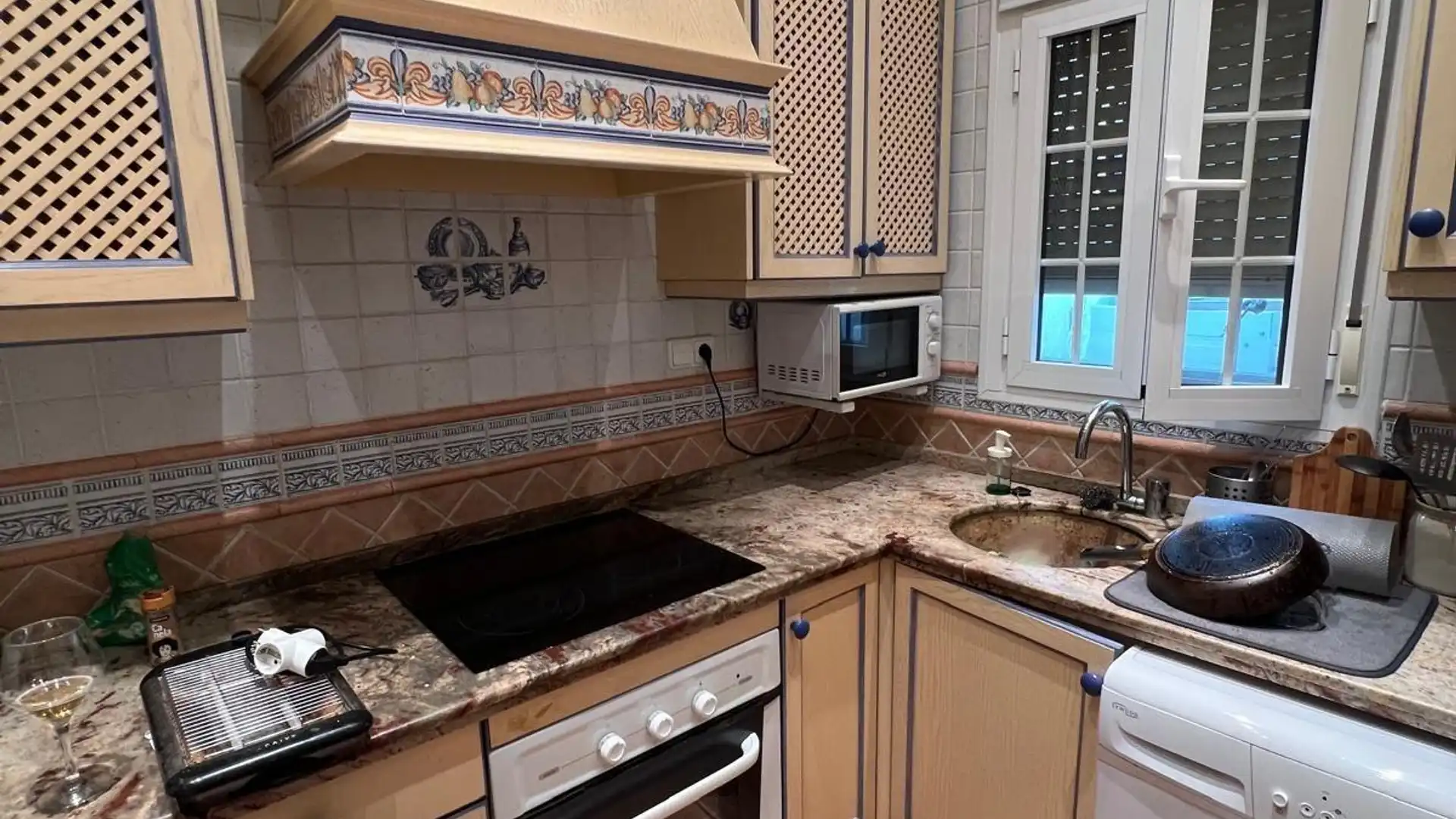 Kitchen of Apartments for rent in  Sevilla Capital  with Air Conditioner, Terrace and Furnished
