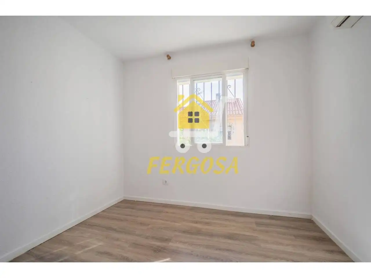 Dormitori de Casa adosada en venda en Las Ventas de Retamosa amb Jardí privat, Terrassa i Piscina
