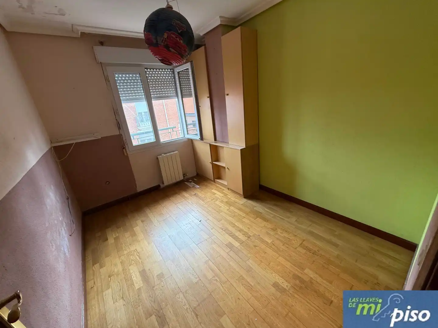 Dormitori de Casa adosada en venda en Cigales amb Calefacció, Jardí privat i Parquet