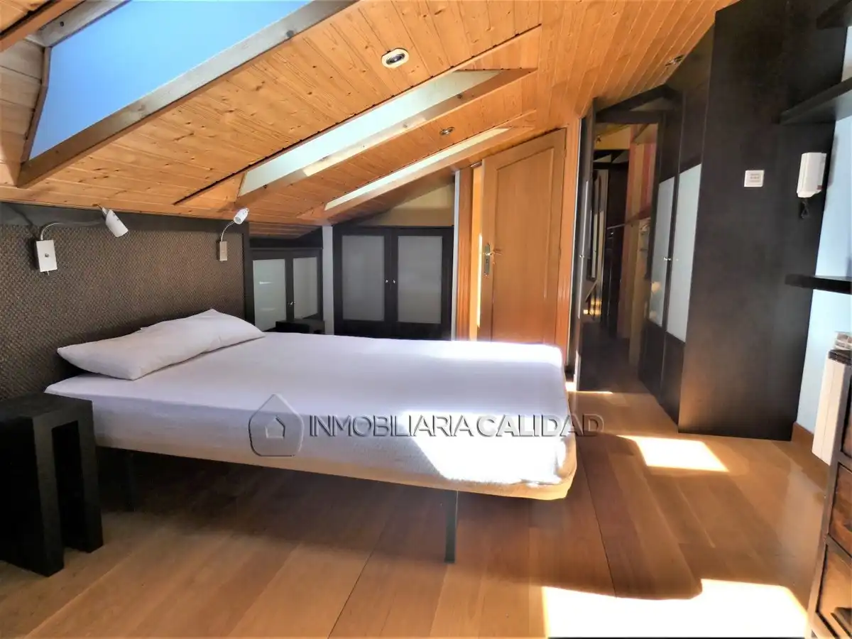 Bedroom of Flat for rent in Burgos  with Heating, Terrace and Furnished