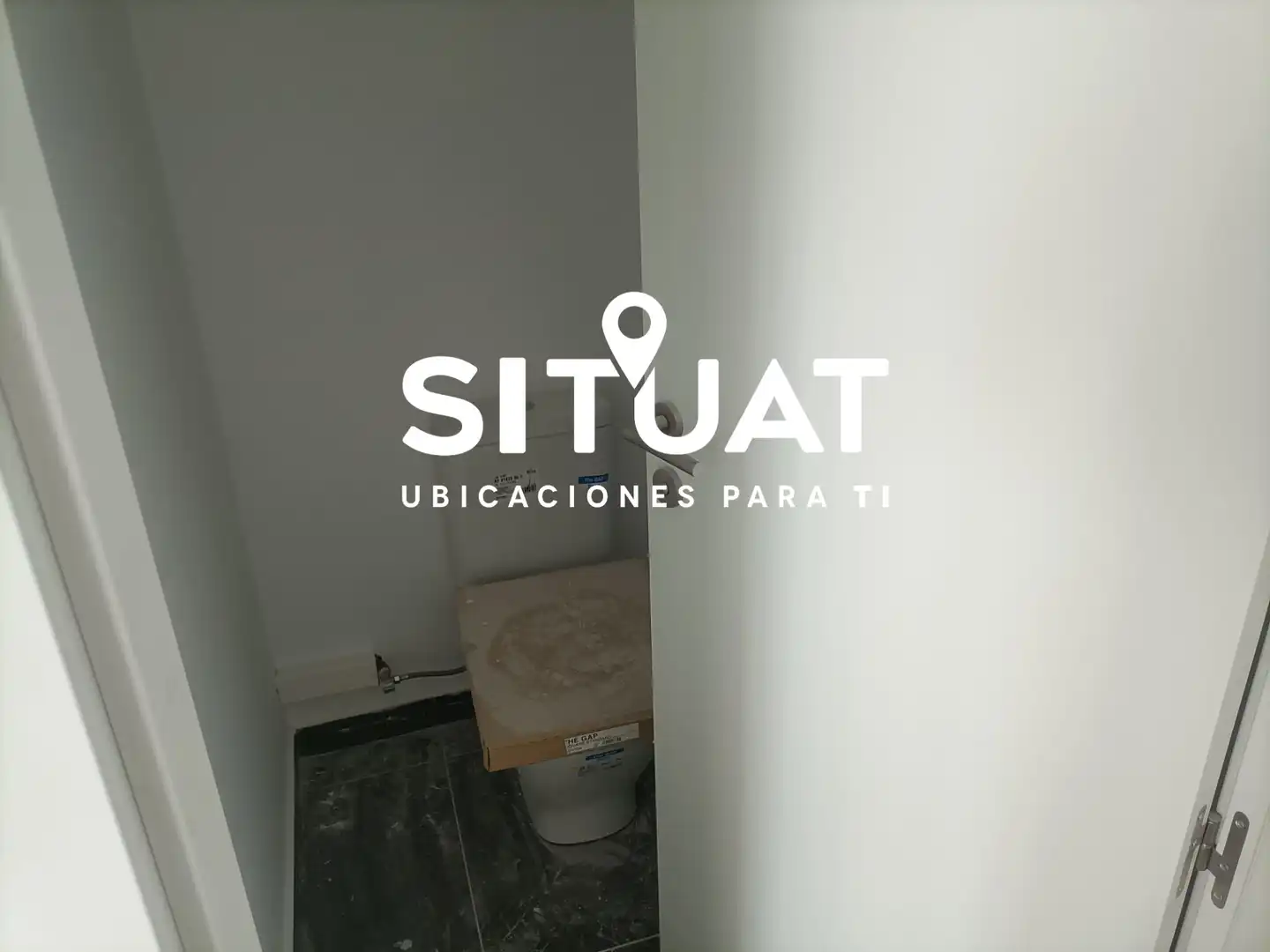 Baño de Oficina de alquiler en L'Hospitalet de Llobregat con Aire acondicionado, Calefacción y Alarma