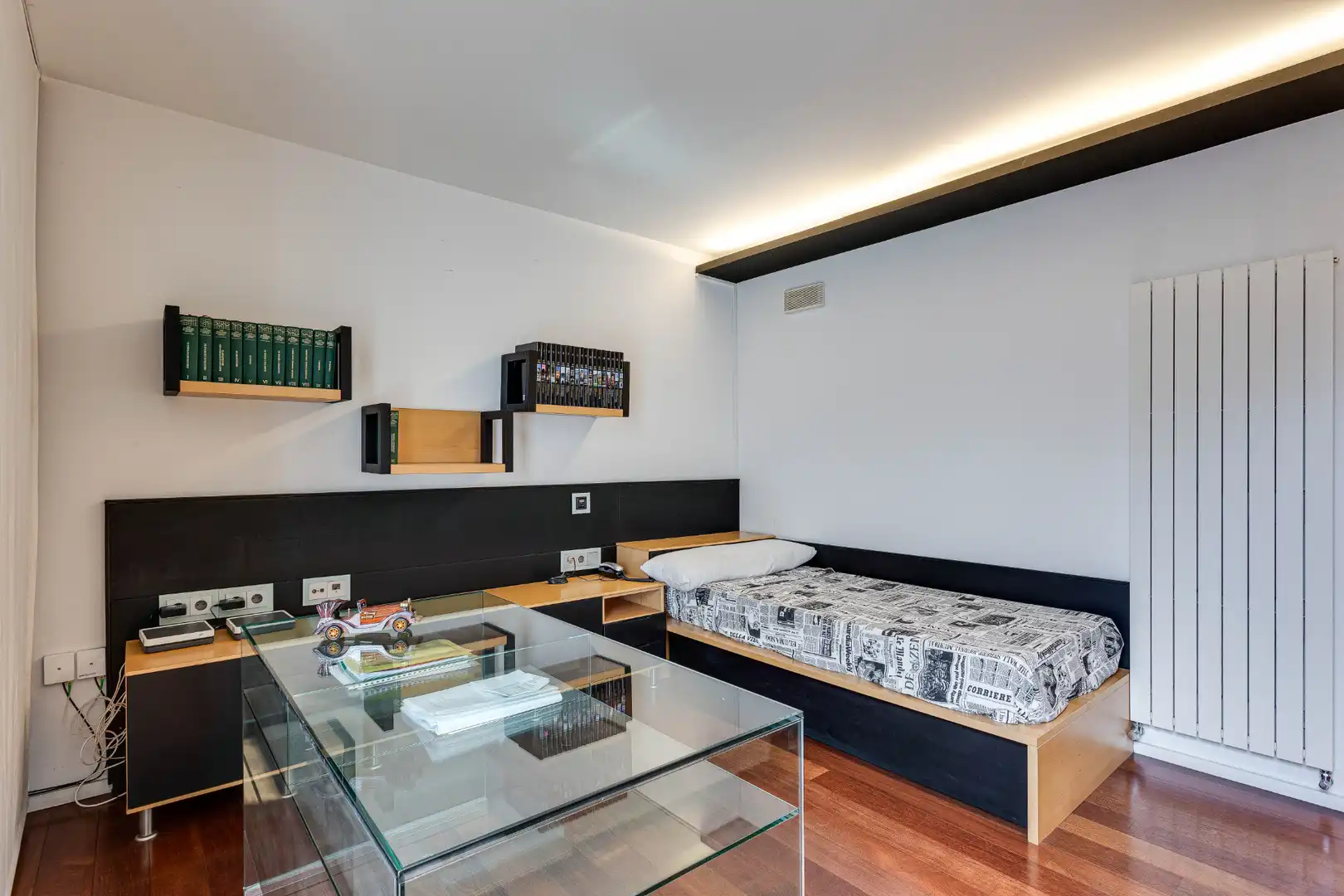 Habitación de Casa adosada en venta en Barcelona con Aire acondicionado, Calefacción y Jardín privado