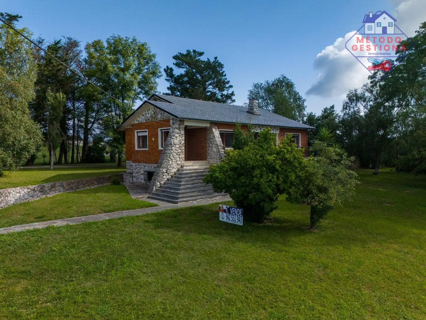 Vista exterior de Casa o chalet en venta en Suances con Calefacción, Jardín privado y Terraza