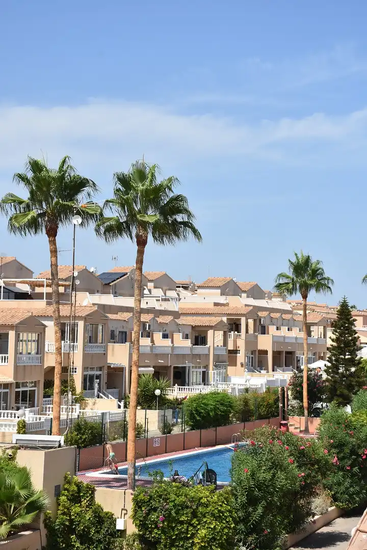 Vista exterior de Dúplex en venta en Orihuela con Terraza, Piscina y Amueblado