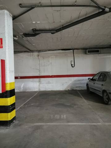 Garaje en Alquiler en Carrer de Llavià i Serra, 2 en La Punxa