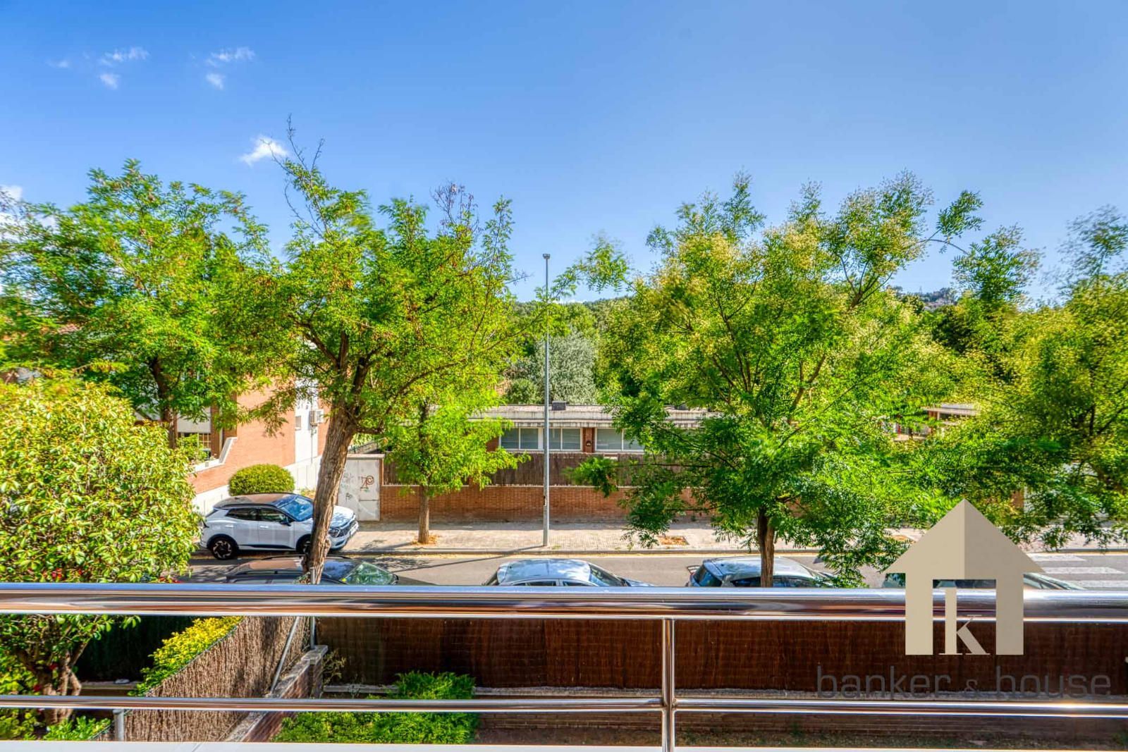 Vista exterior de Àtic en venda en Cerdanyola del Vallès amb Aire condicionat, Calefacció i Parquet