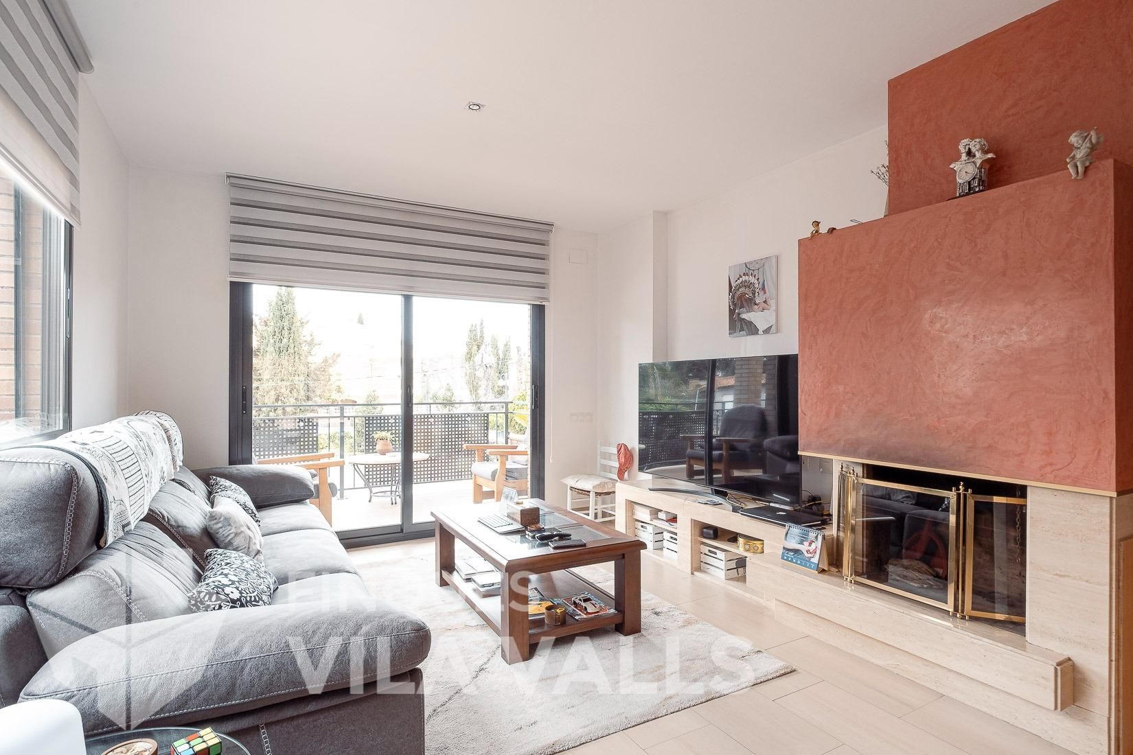 Sala d'estar de Casa o xalet en venda en Palau-solità i Plegamans amb Aire condicionat, Calefacció i Jardí privat