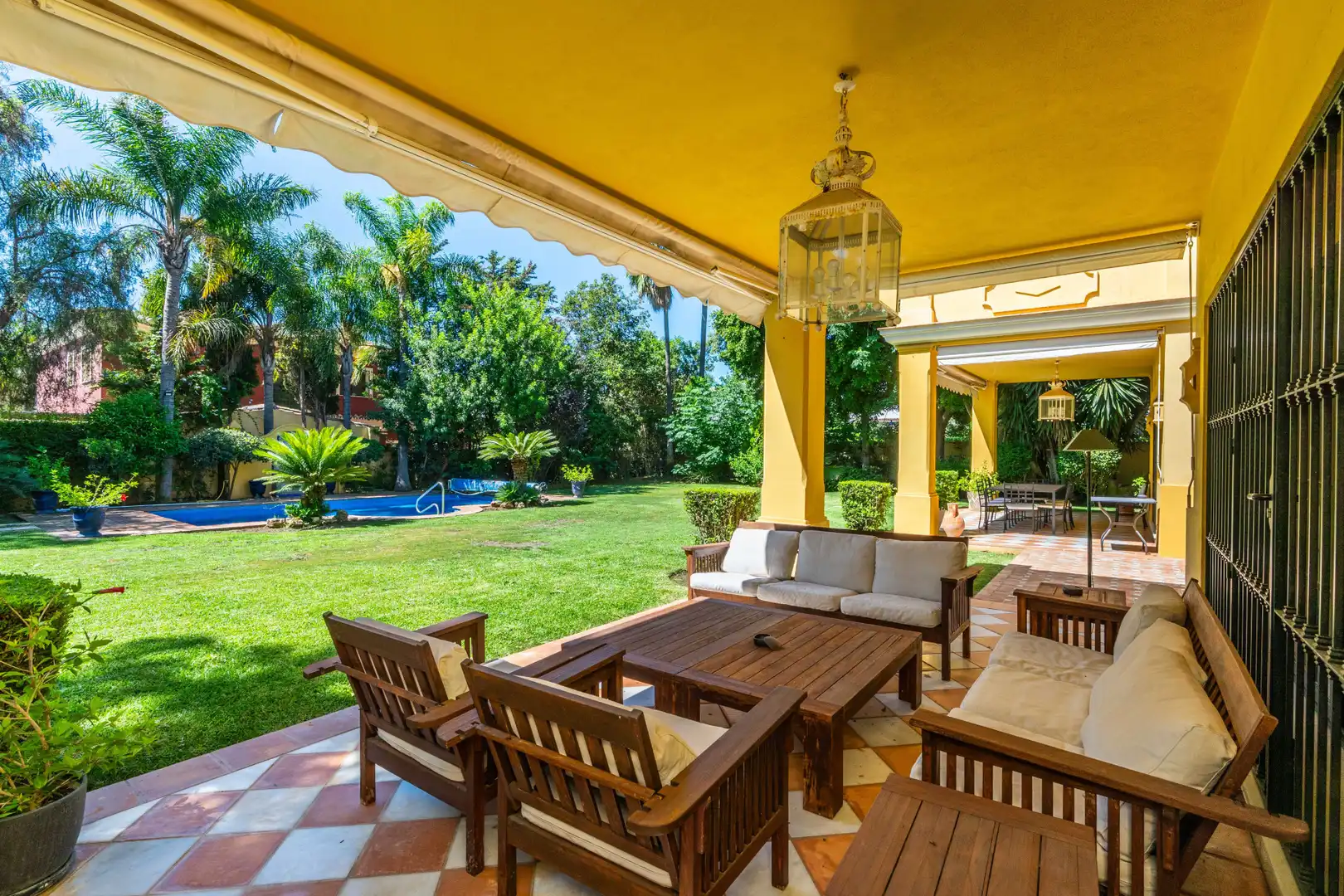 Terrassa de Casa o xalet en venda en Marbella amb Aire condicionat, Jardí privat i Terrassa