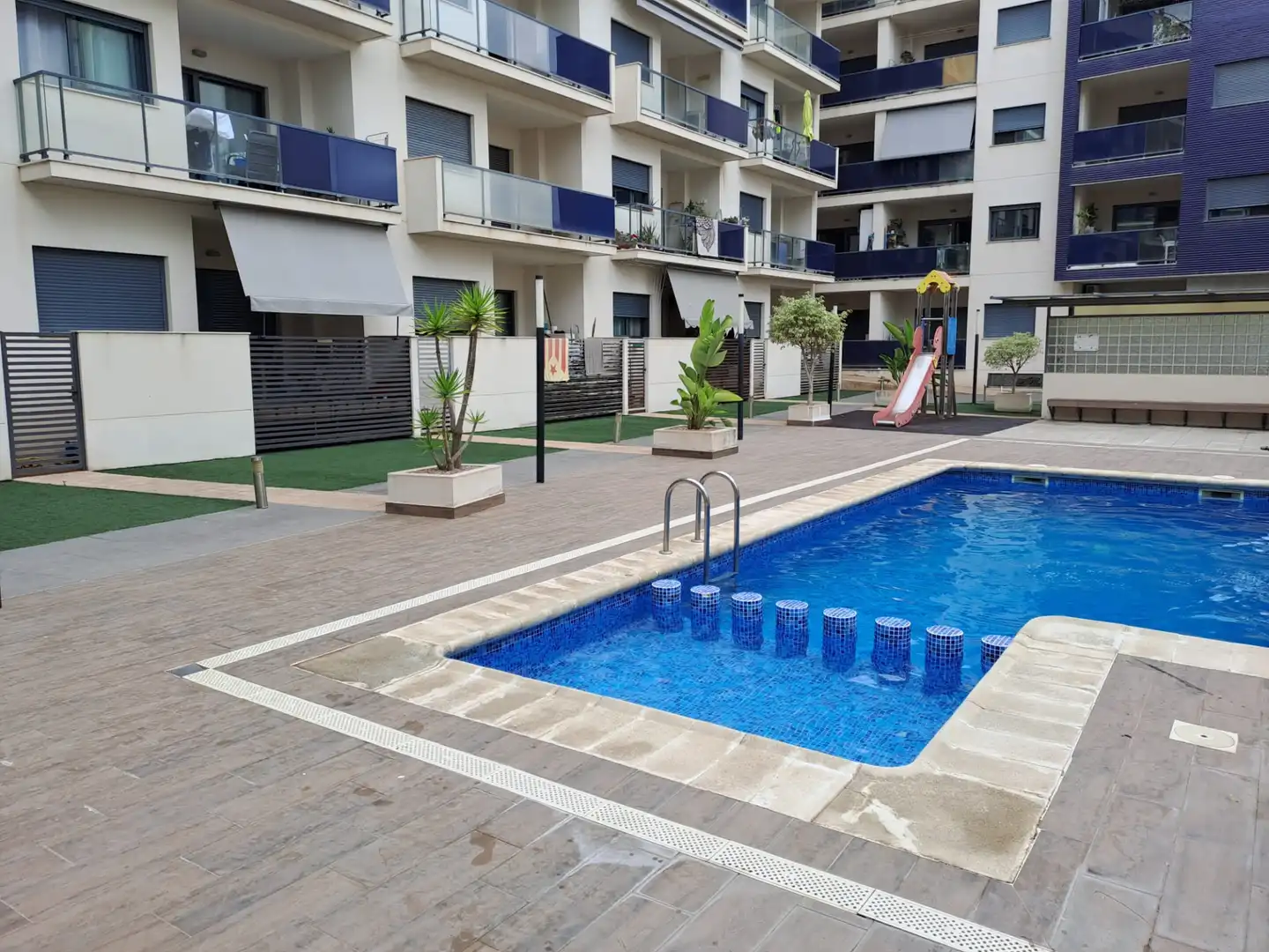 Piscina de Pis de lloguer en Vinaròs amb Aire condicionat, Jardí privat i Terrassa