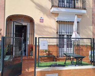 Jardí de Casa adosada en venda en Utrera amb Aire condicionat, Terrassa i Balcó