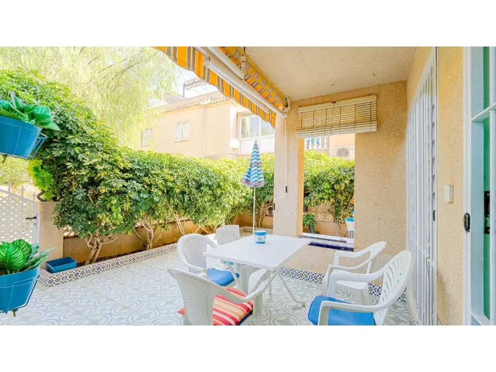 Bungalow amb piscina en venda a Calle Alboran S/N, imagen 4
