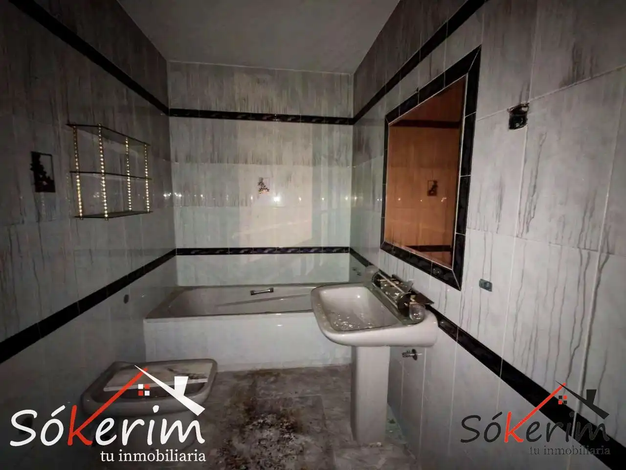 Baño de Piso en venta en San Román de los Montes con Calefacción, Jardín privado y Terraza