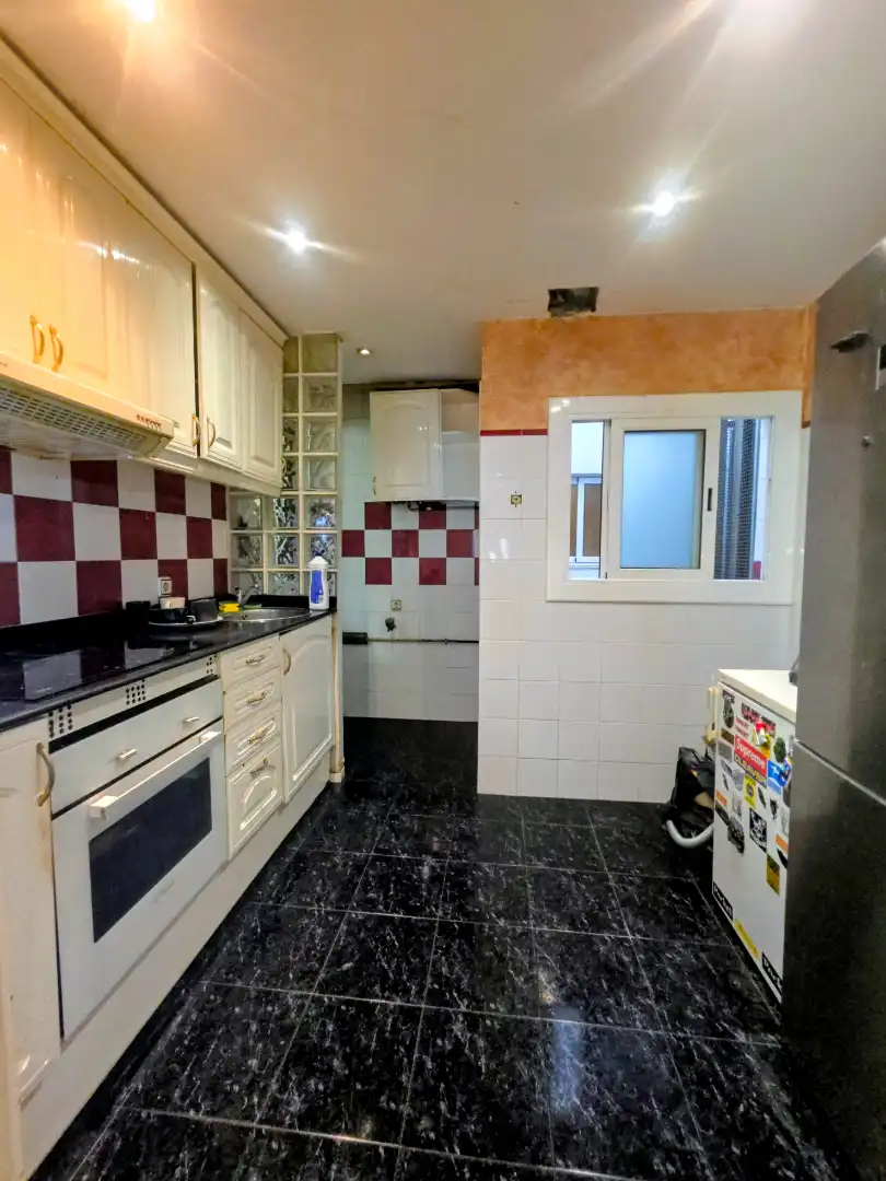 Küche von Wohnung zum Verkauf in L'Hospitalet de Llobregat