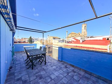 Casa amb balcó en venda a Carrer del Castell