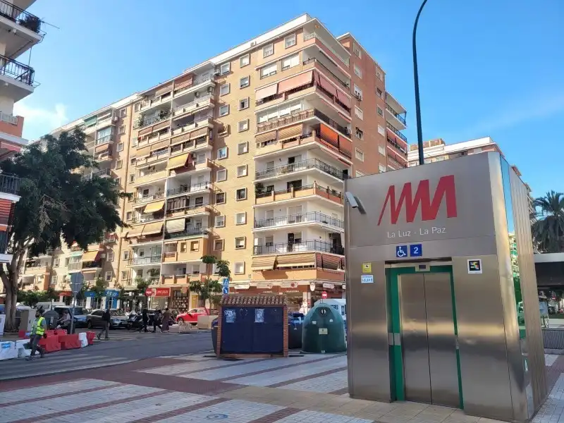 Vista exterior de Piso en venta en Málaga con Terraza, Horno y Lavadora