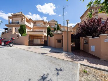 Casa a schiera con balcone in vendita a Paseo Pedro Verde