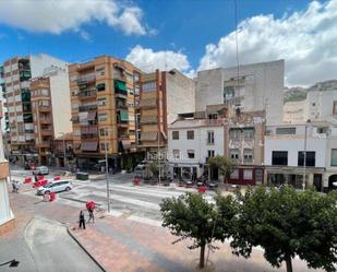 Vista exterior de Pis en venda en Villena amb Calefacció i Balcó