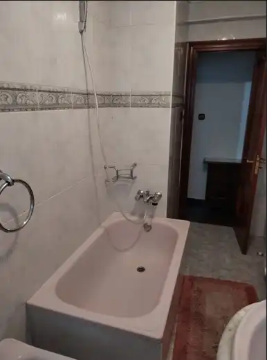 Baño de Piso en venta en Gijón  con Calefacción, Jardín privado y Amueblado