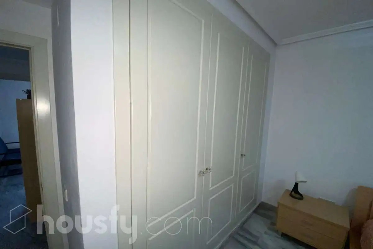 Schlafzimmer von Wohnung zur Miete in Sevilla mit Klimaanlage, Heizung und Terrasse