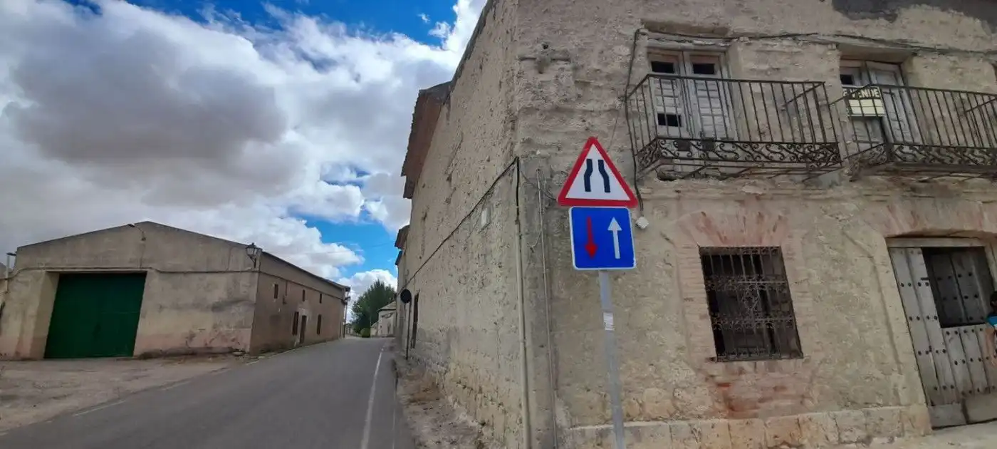 Casa adosada en venda a Tiedra, Valladolid