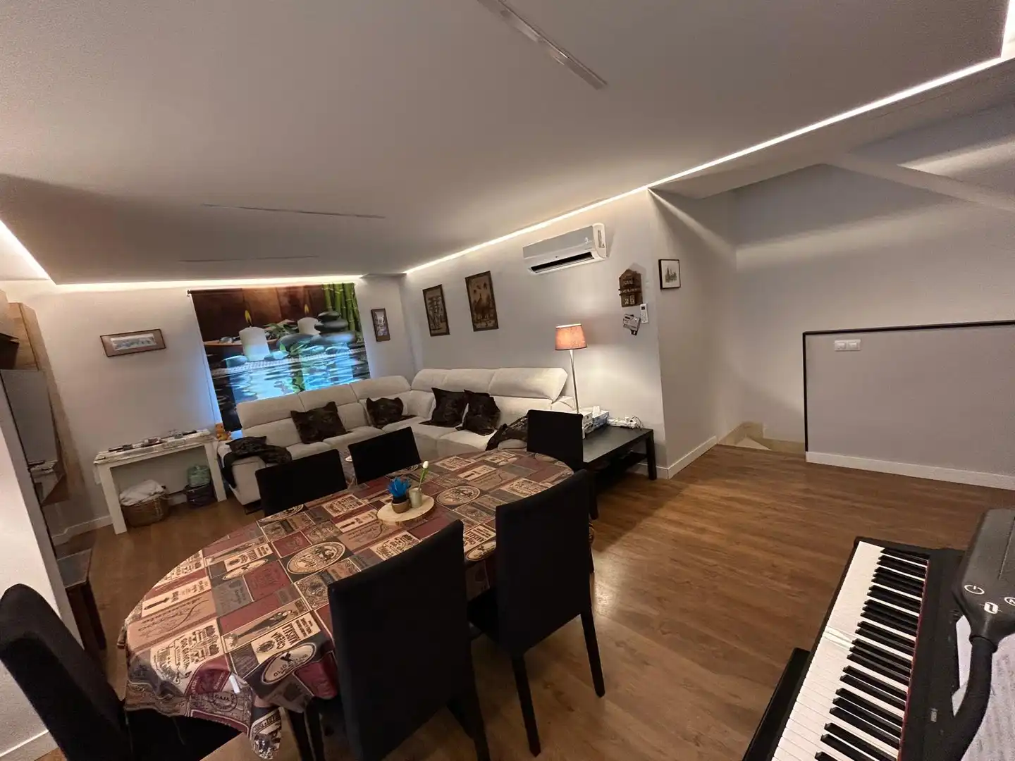 Sala de estar de Casa adosada en venta en Ciudad Real con Aire acondicionado, Calefacción y Jardín privado