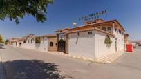 Vista exterior de Casa o xalet en venda en Cijuela amb Aire condicionat, Terrassa i Piscina