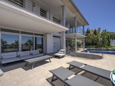 Villa con piscina in vendita a Alemanya 74
