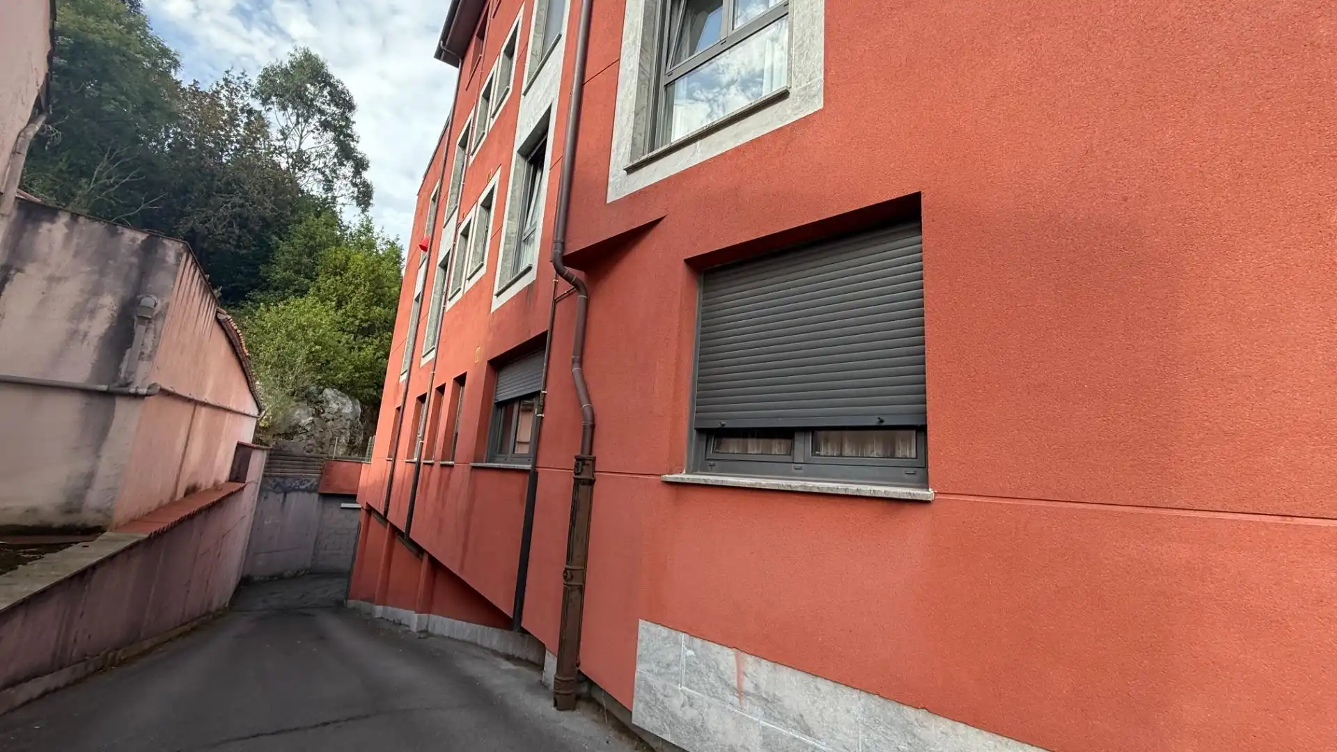 Vista exterior de Piso en venta en Llanes con Trastero