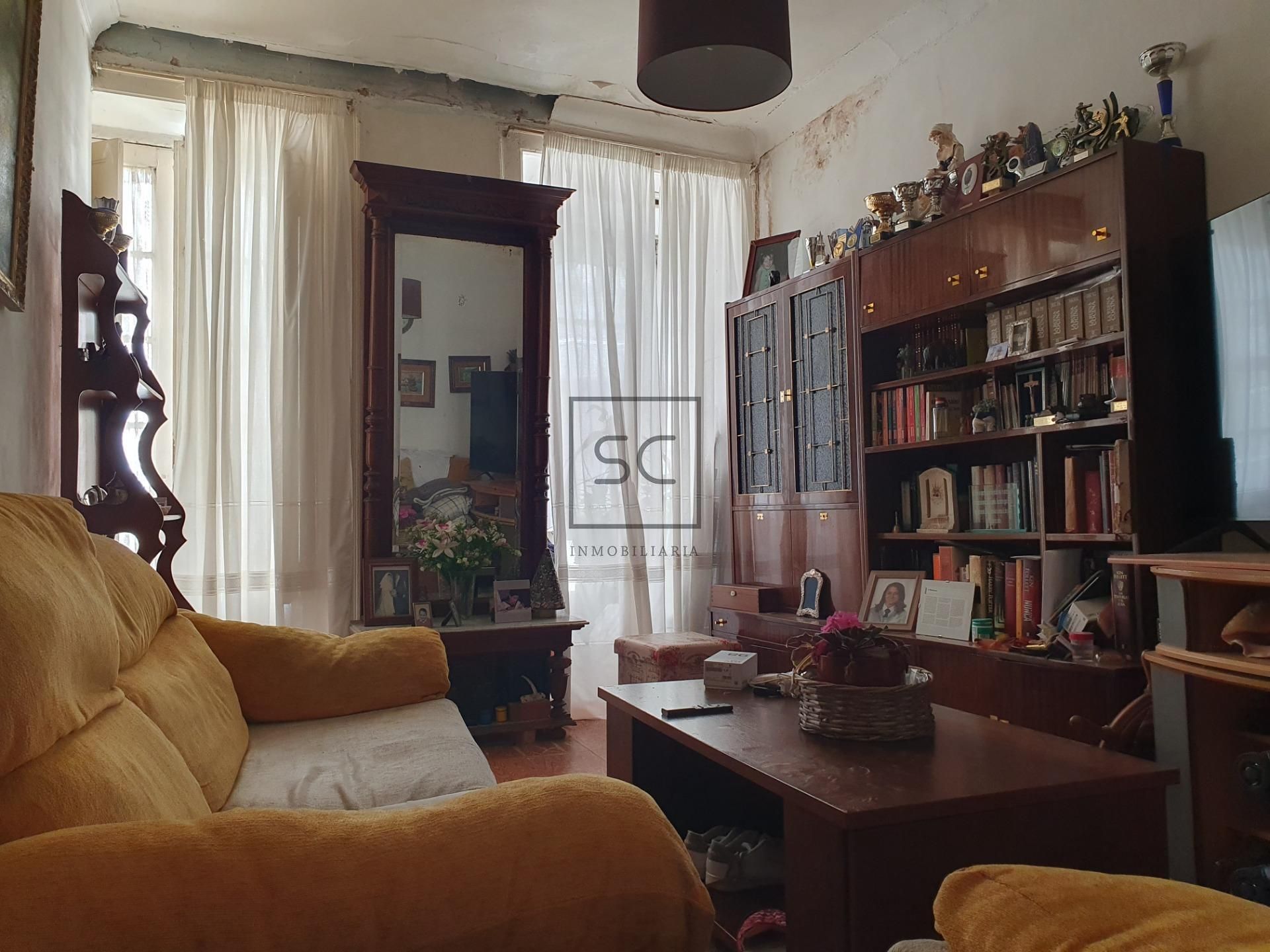 Sala d'estar de Casa adosada en venda en Ferrol amb Terrassa i Balcó