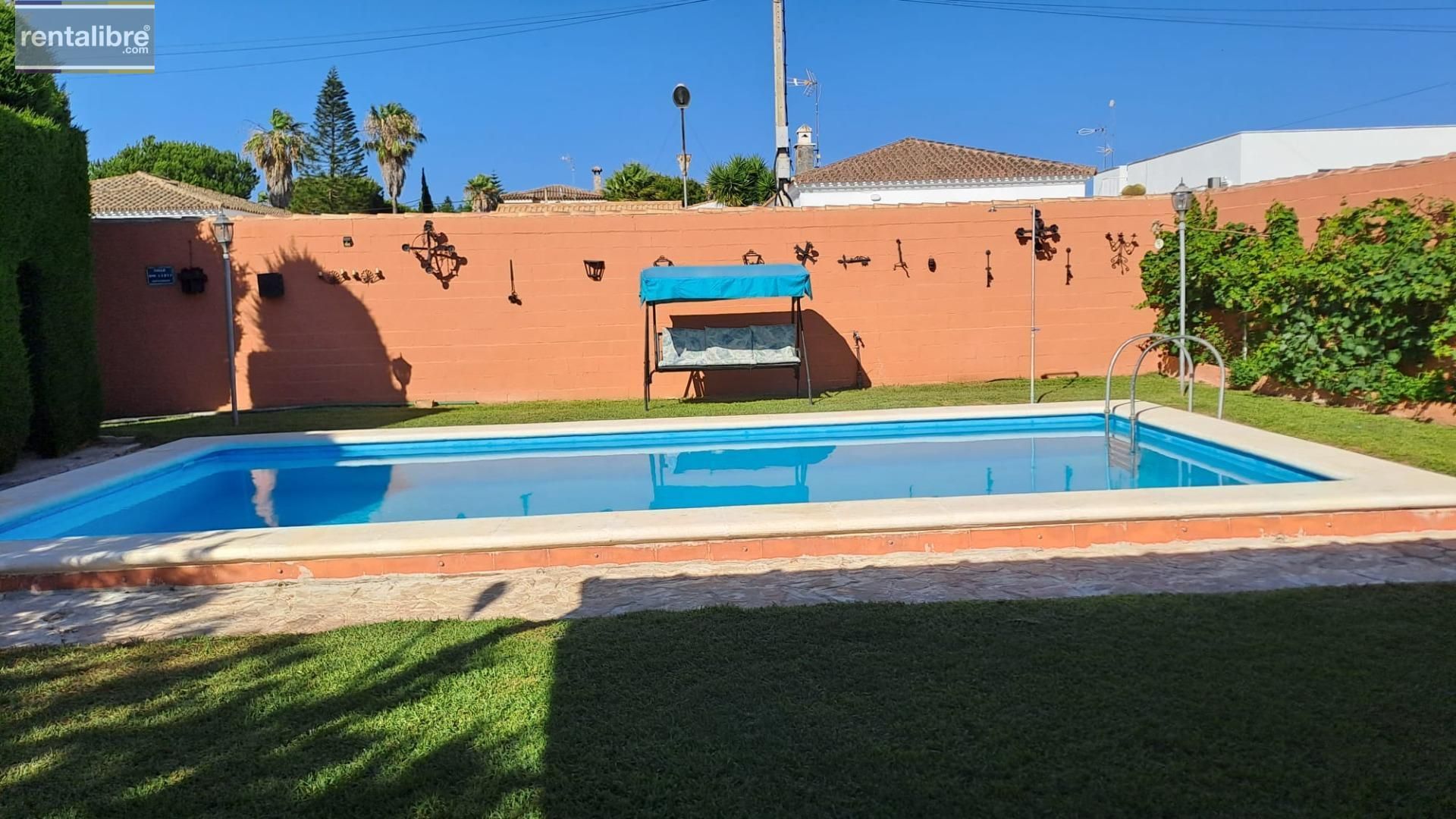 Piscina de Casa o xalet en venda en Chiclana de la Frontera amb Aire condicionat, Calefacció i Jardí privat