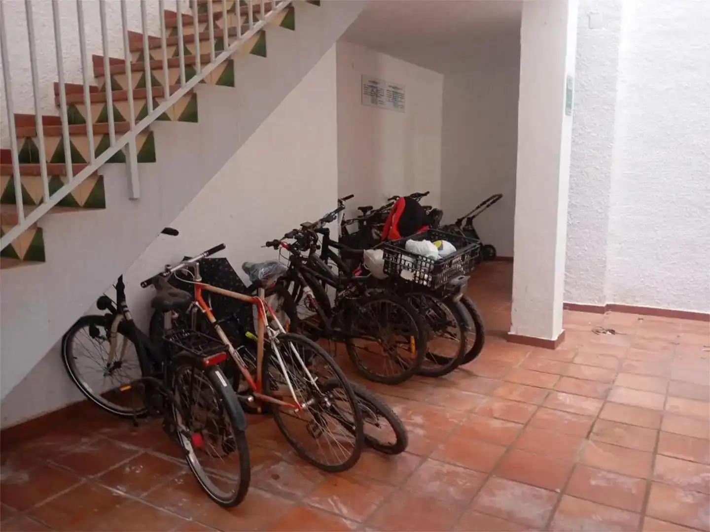 Aparcament de Pis en venda en Empuriabrava amb Aire condicionat, Piscina i Balcó