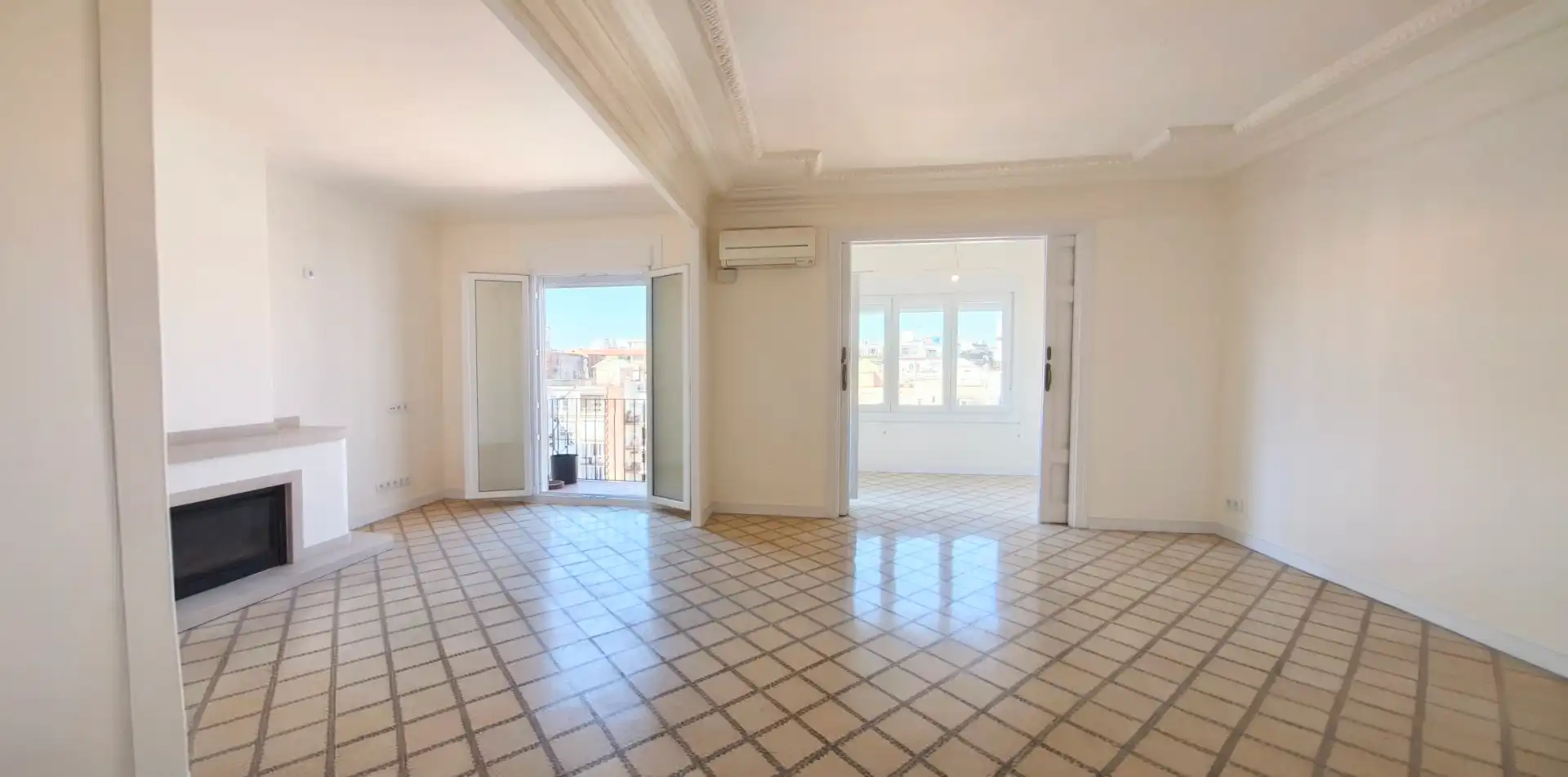 Penthouse with terrace to rent in Carrer de Muntaner, imagen 9