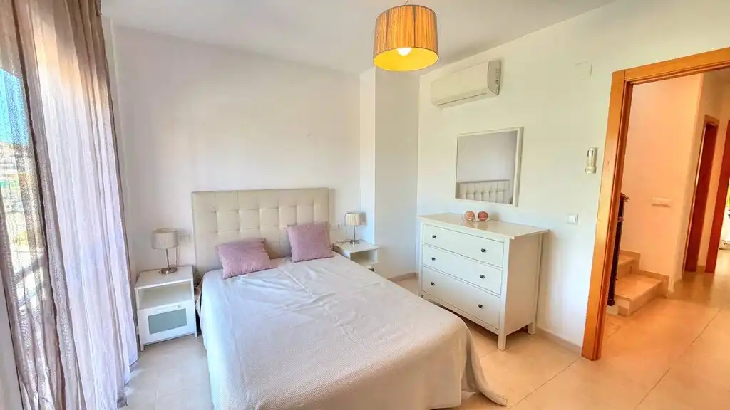 Habitación de Casa adosada de alquiler en Vélez-Málaga con Aire acondicionado, Terraza y Piscina