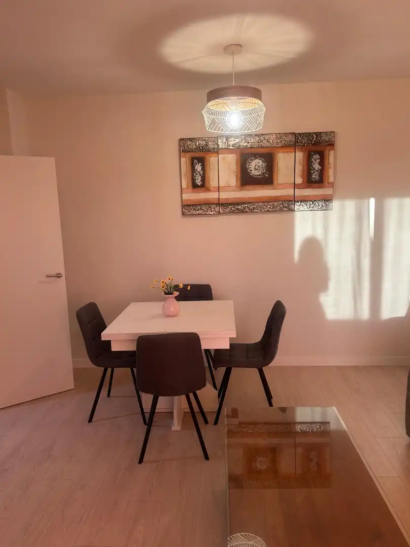Comedor de Piso de alquiler en Dos Hermanas con Aire acondicionado, Terraza y Amueblado