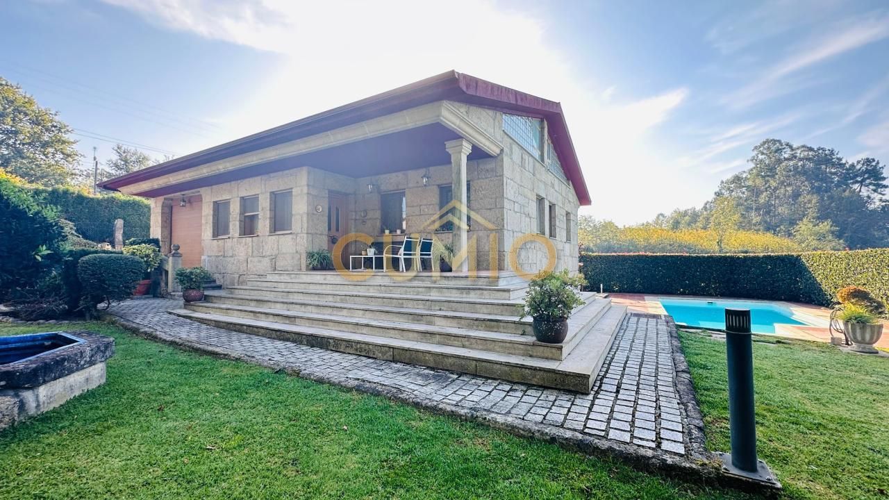Vista exterior de Casa o xalet en venda en Salvaterra de Miño amb Calefacció, Jardí privat i Terrassa
