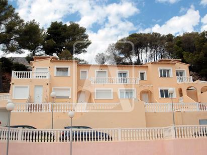 Exterior view of Single-family semi-detached for sale in Calpe / Calp  with Air Conditioner, Terrace and Swimming Pool