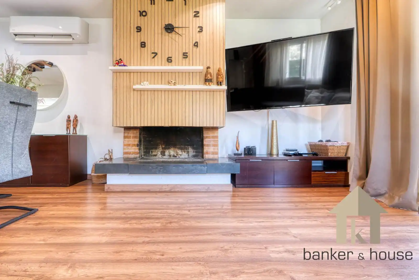 Sala de estar de Casa adosada en venta en Cerdanyola del Vallès con Aire acondicionado, Jardín privado y Terraza