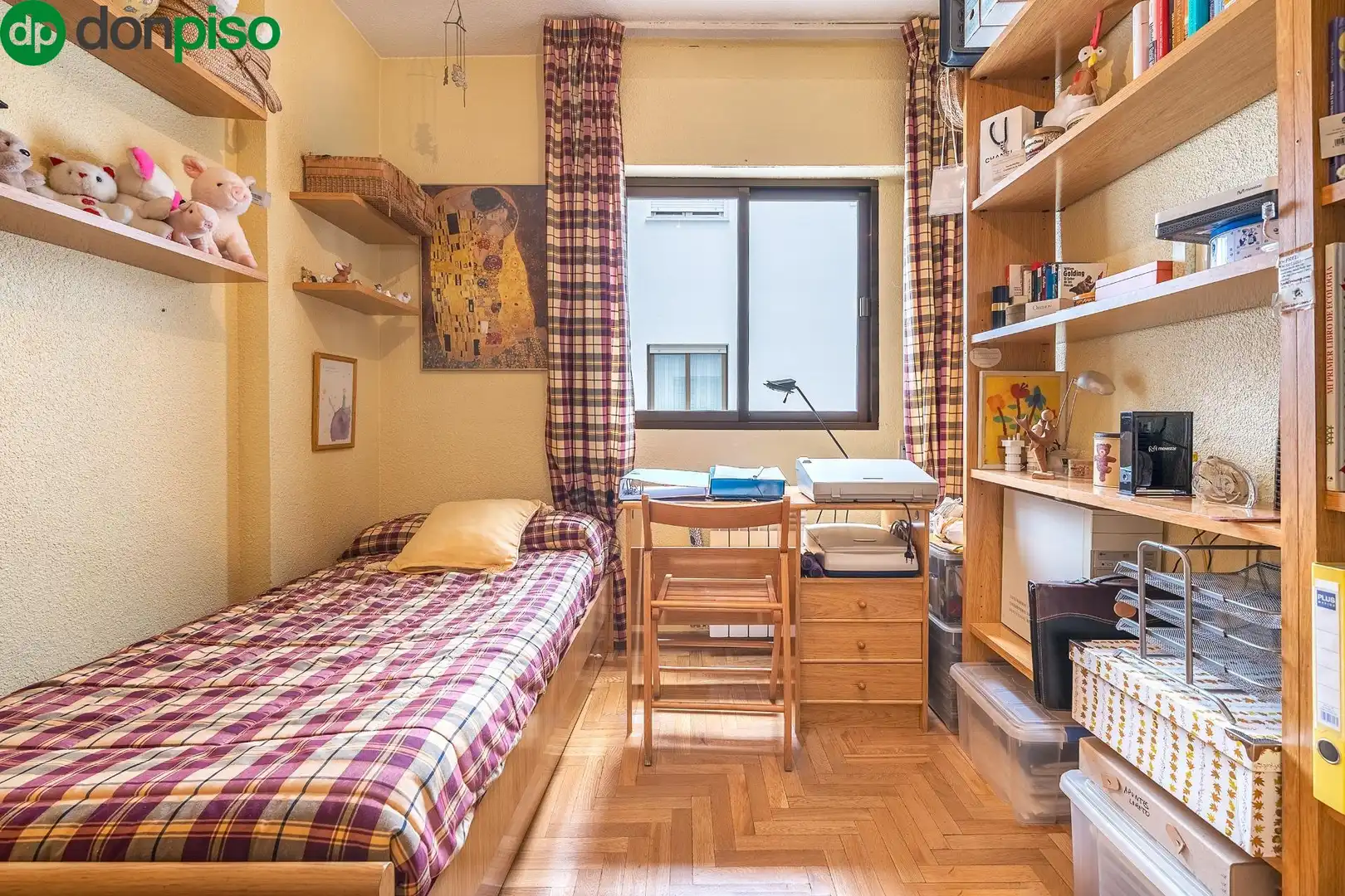 Bedroom of Flat for sale in Granada