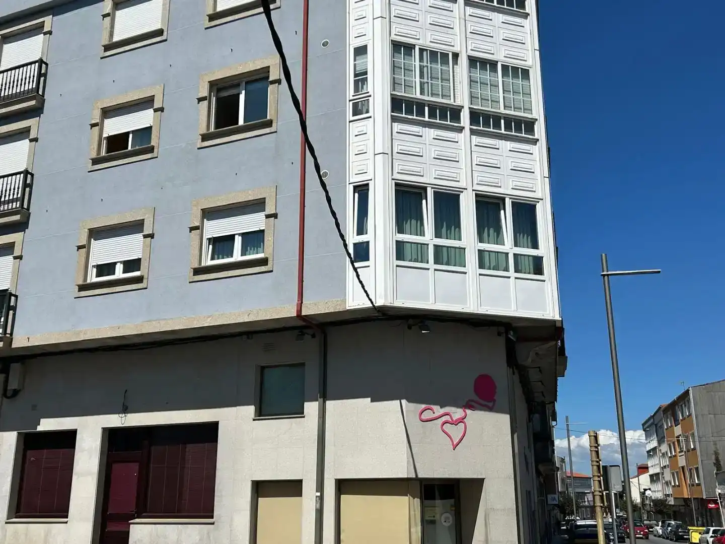 Außenansicht von Wohnung zum Verkauf in Curtis mit Balkon