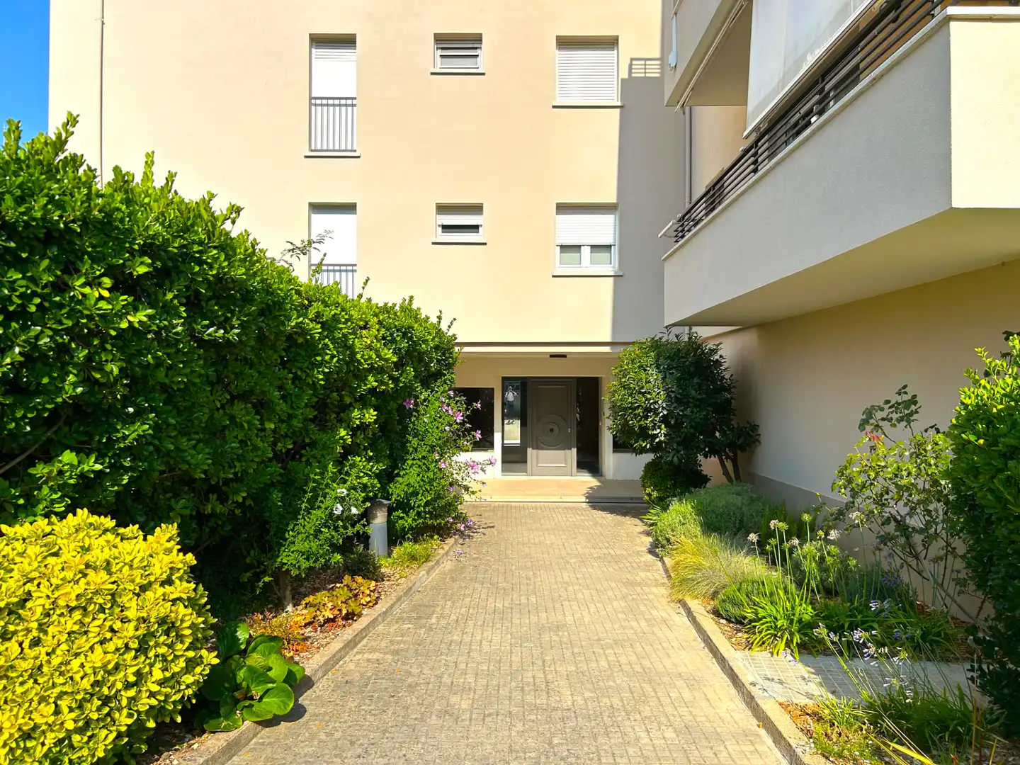 Vista exterior de Àtic en venda en Girona amb Aire condicionat, Calefacció i Parquet