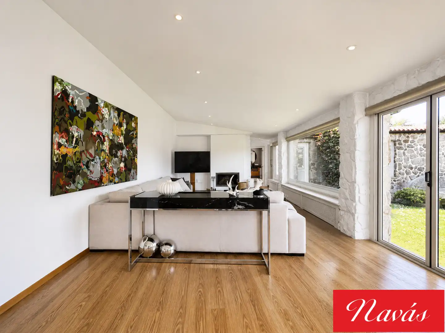 Sala d'estar de Casa o xalet en venda en Vigo  amb Aire condicionat, Calefacció i Jardí privat